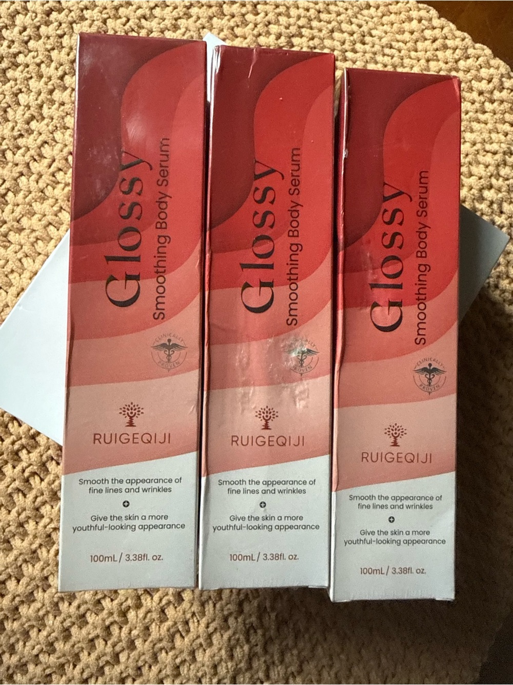 Glossy Smoothing Body Serum - Pink/Red